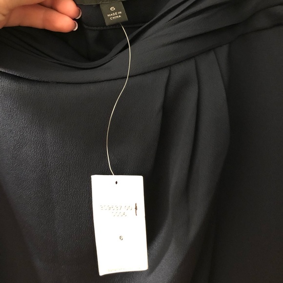 NWT Banana Republic navy satin mini skirt, size 6 - Picture 4 of 4